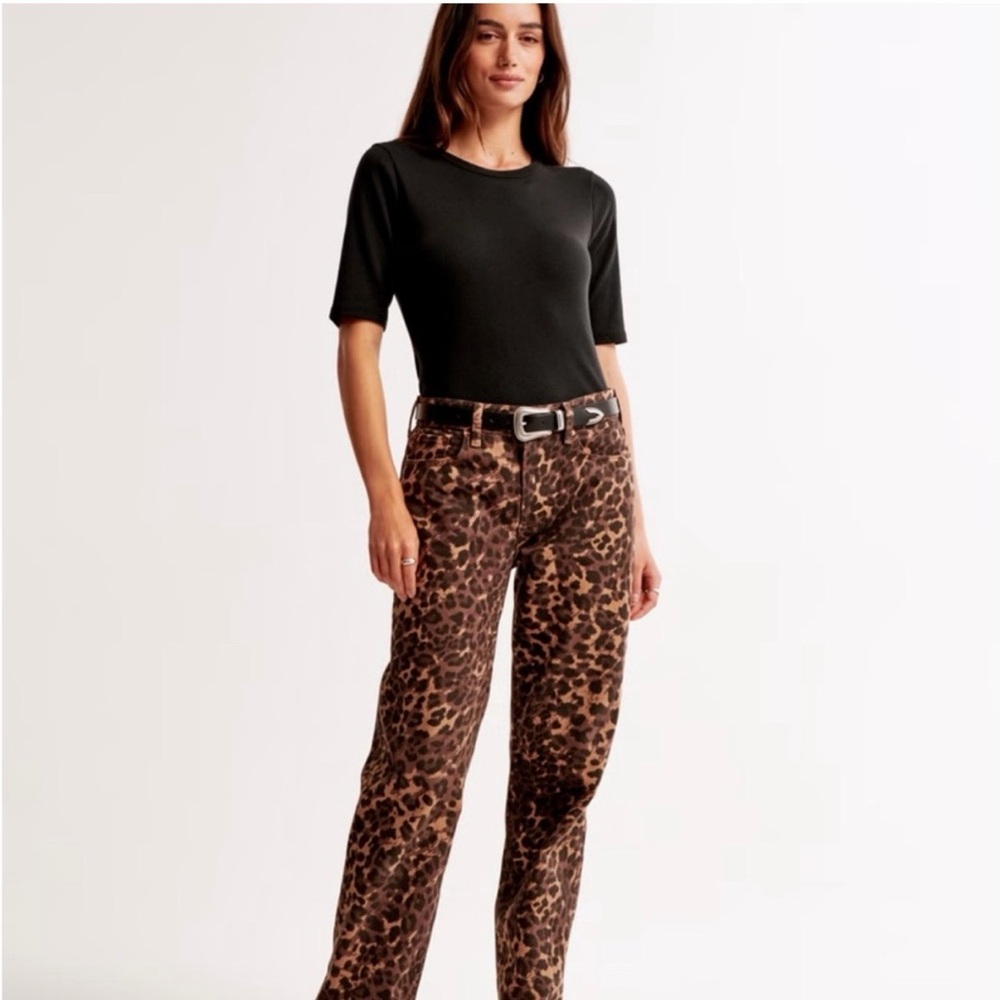 NWT Abercrombie Mid Rise slouchy Jeans Leopard Print - Picture 4 of 5